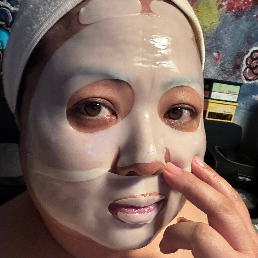 Nice mask, but messy
