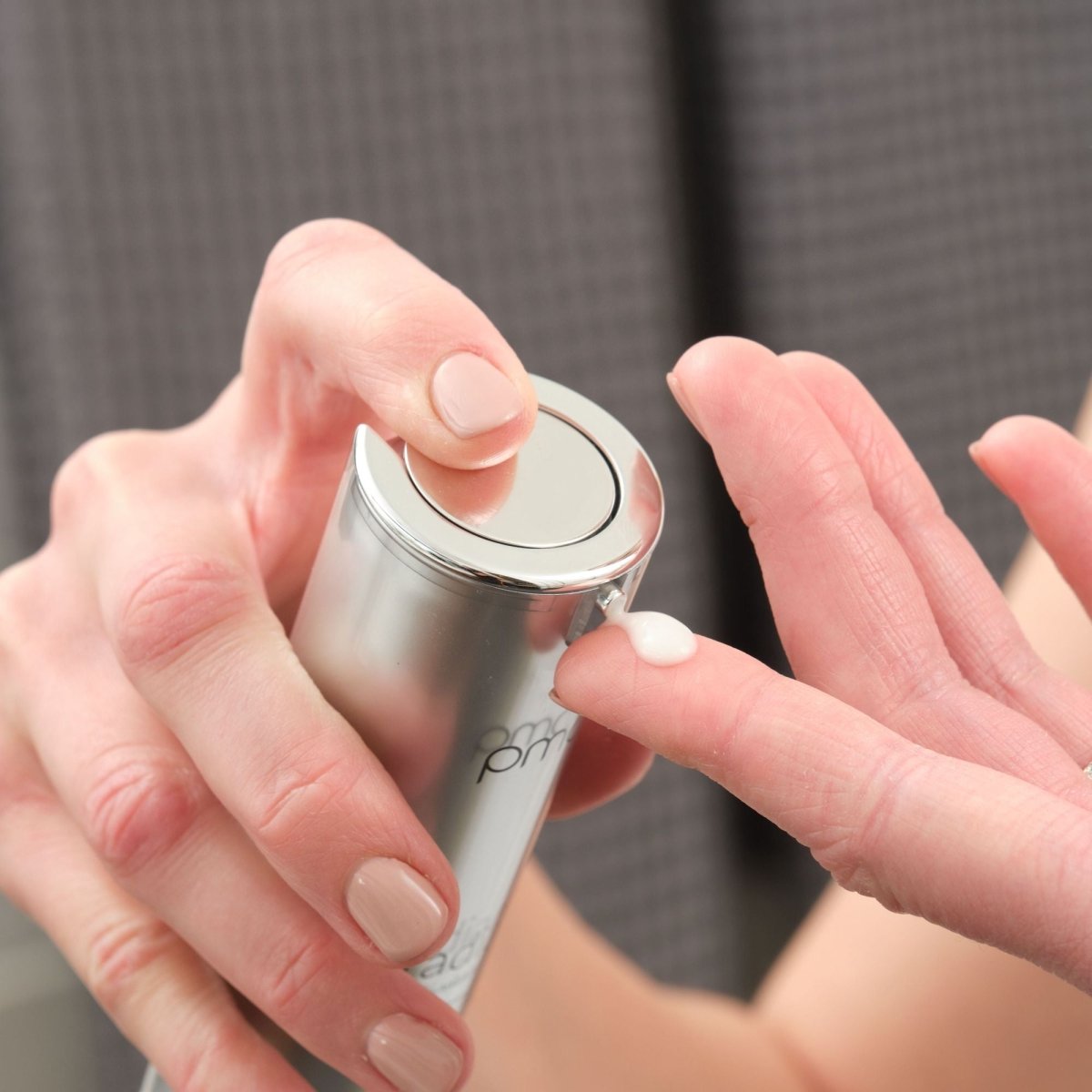 pmd-beauty-glow-getter-collection-with-microderm-elite-and-vitamin-c-serum image 8